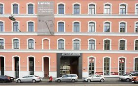 Muzeta11 - Modern Town Apartment With Balcony